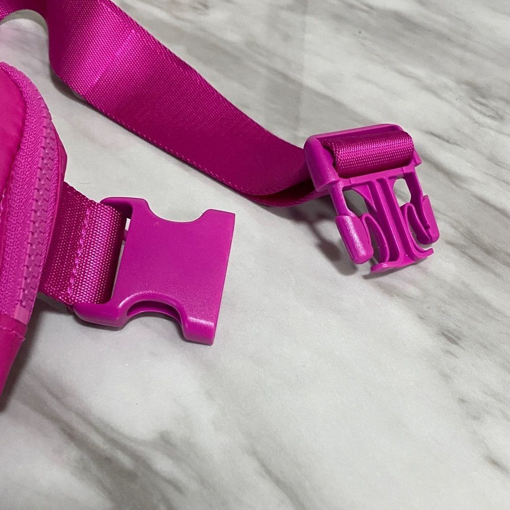 Lululemon Everywhere Hot Pink Belt Bag 1L Sonic Pink - Picture 9 of 10